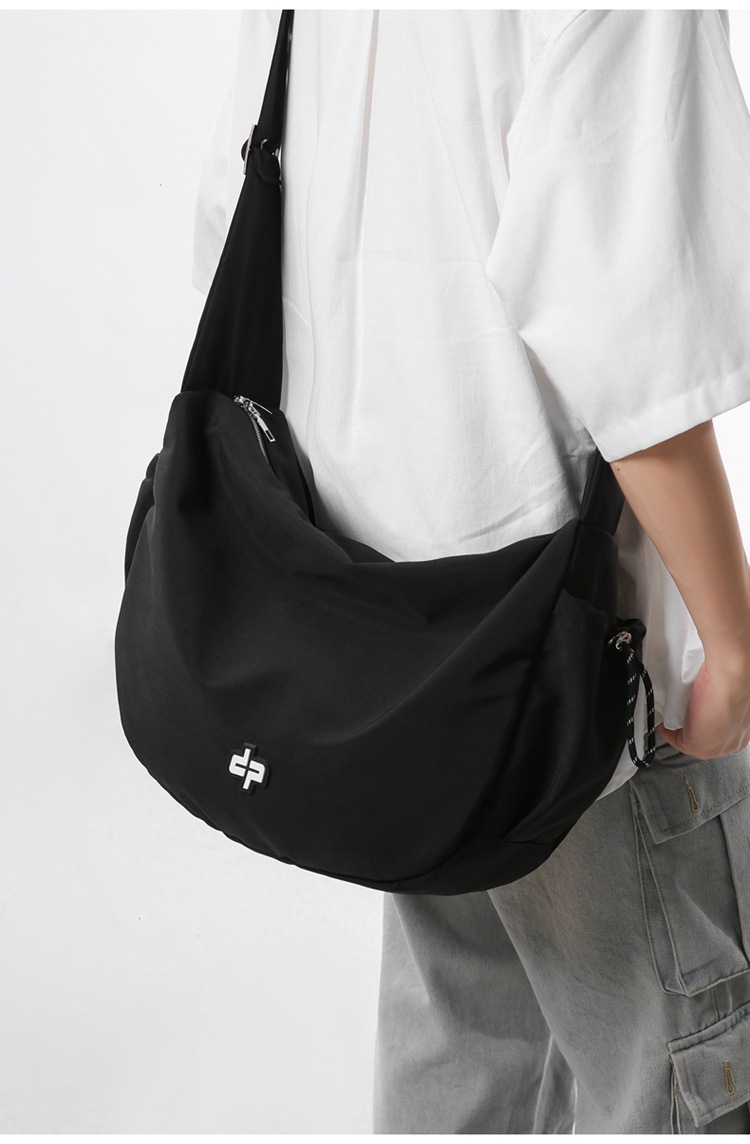 花儿与少年同款大饺子包休闲通勤斜挎包女工装风单肩包大容量背包详情34