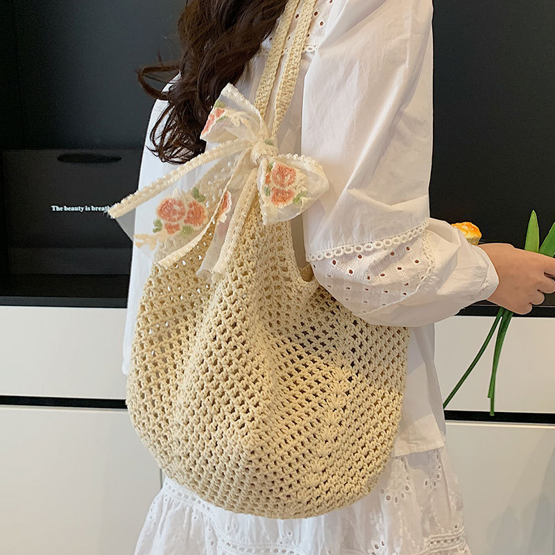 This spring and summer, the best-selling items are the artistic and fresh hollowed-out woven tote bag and the large-capacity single-shoulder bag with a casual vacation style Specification image