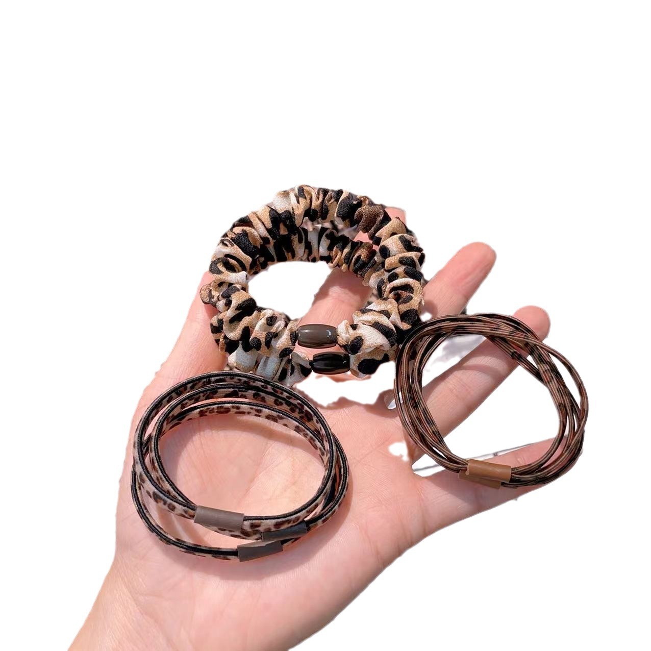 The Korean version of Dongdaemun's live-streaming collection features a fashionable, simple and versatile leopard print hair band, high ponytail and elegant leather band hair accessory Item Picture