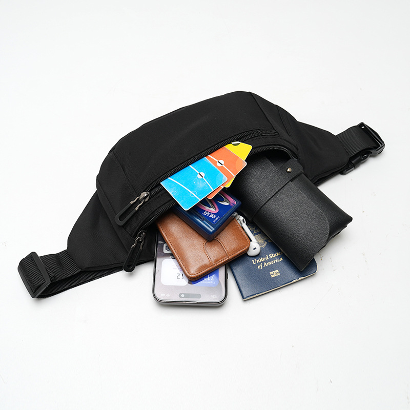 女士胸包实物图