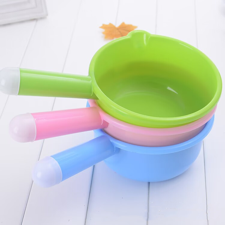 Large red water ladle thickened ladle with handle drifting water ladle long handle 水舀子 with mouth ladle water bowl two yuan wholesale Specification image
