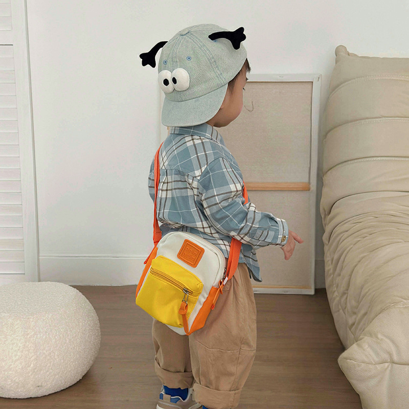 Stylish letter single-shoulder bag for boys and girls, mini and cute outdoor travel baby coin purse, new foreign trade children's bag Specification image