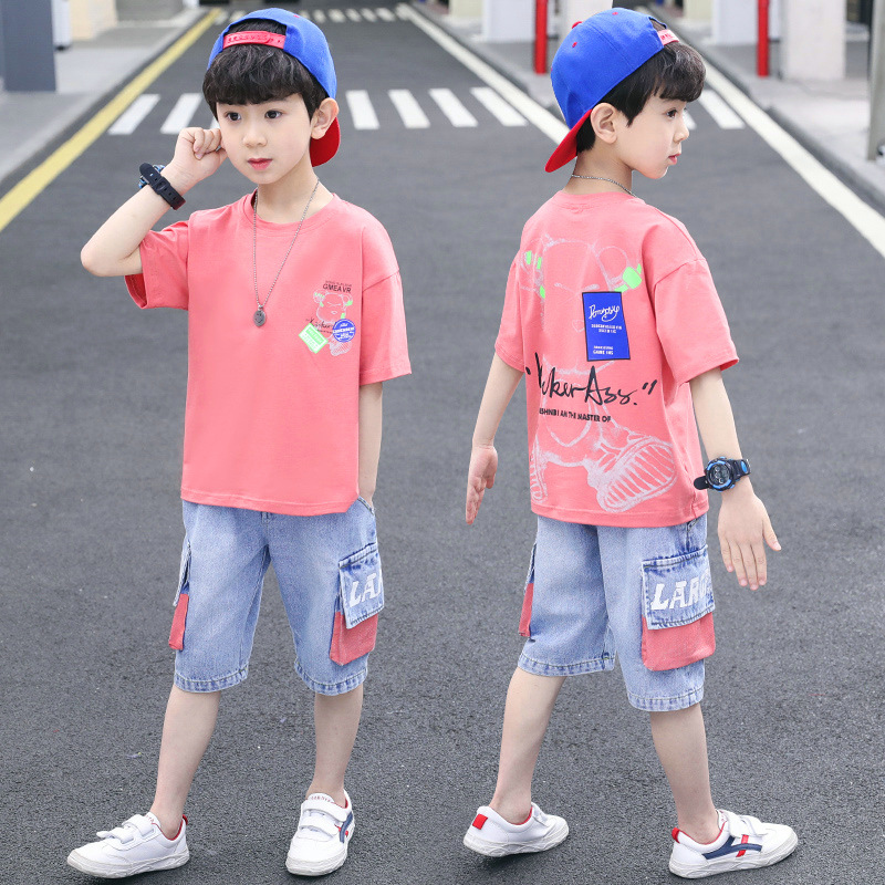 The new 2022 Korean version two-piece children's set for kids, a cool and stylish top and pants for big kids, is a trendy summer outfit in red details Picture