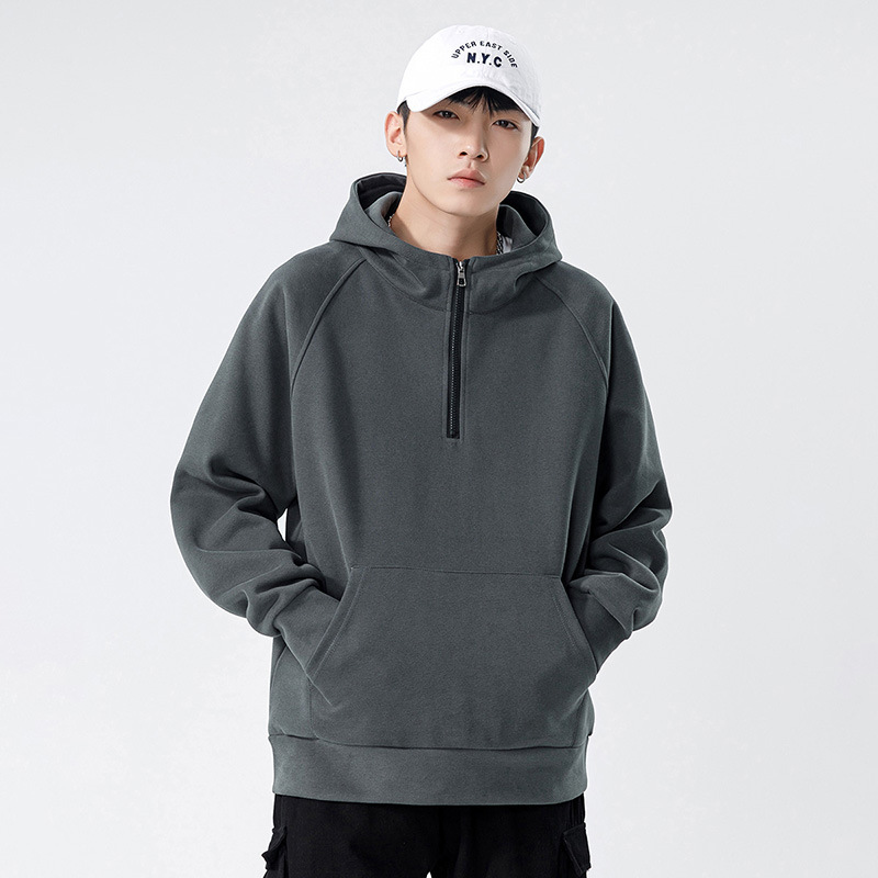 Kunhai Pengyun, a Japanese men's clothing brand, has launched a new hooded sweatshirt for men's autumn and winter couples. The half-zipper men's jacket is a trendy choice