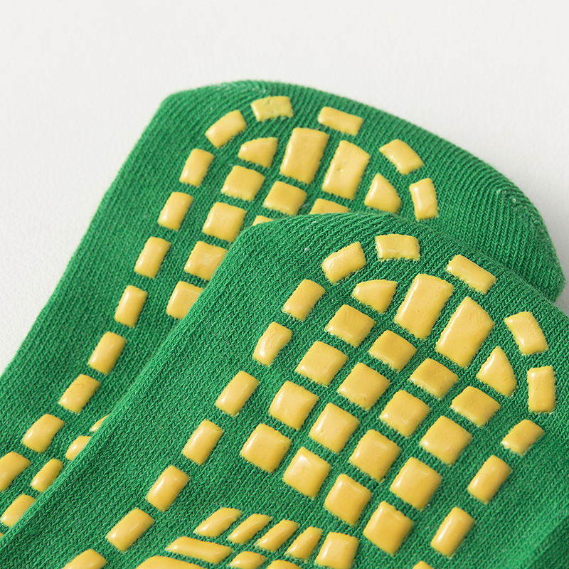 Manufacturer's playground socks, yoga sports socks, floor warmth, early education socks, anti-slip soles, spring and summer parent-child trampoline socks Application Scenario