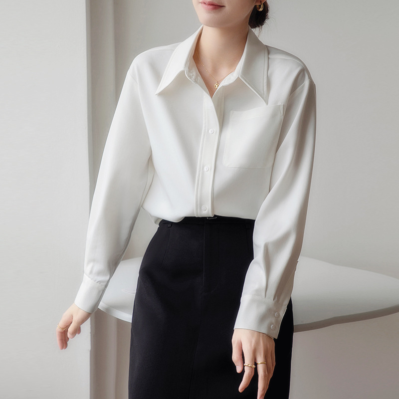 A real photo of a white long-sleeved layered shirt for women's work in the 2024 autumn and winter season, paired with a thickened twill brushed shirt Specification image