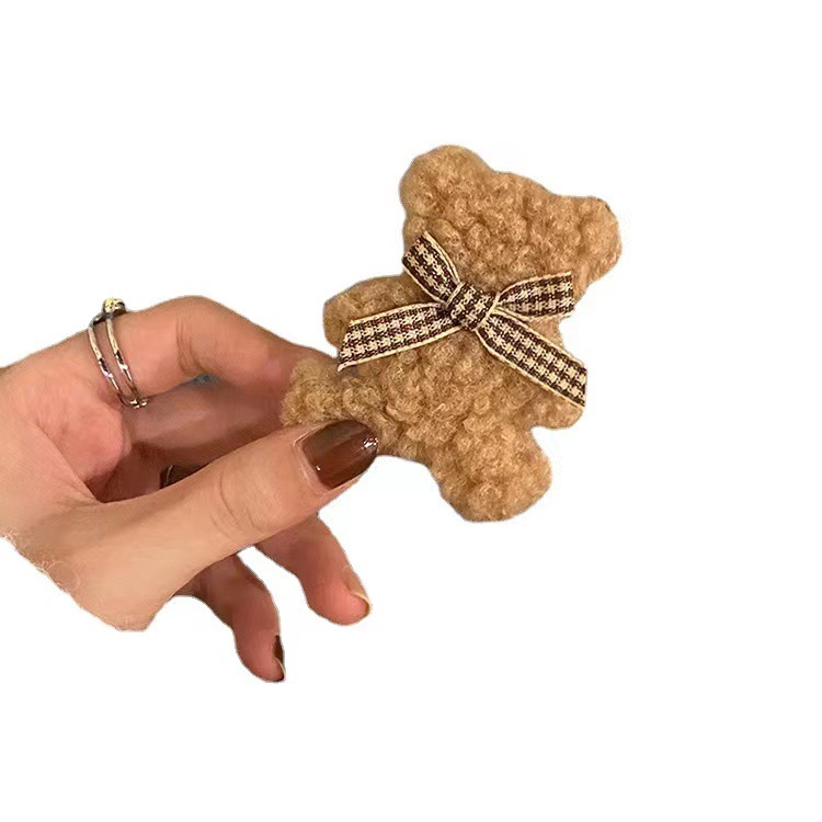 Cute plush hair clips for autumn and winter, little bear cartoon hair clips, simple red clips, furry hair bands, and bb clips Item Picture
