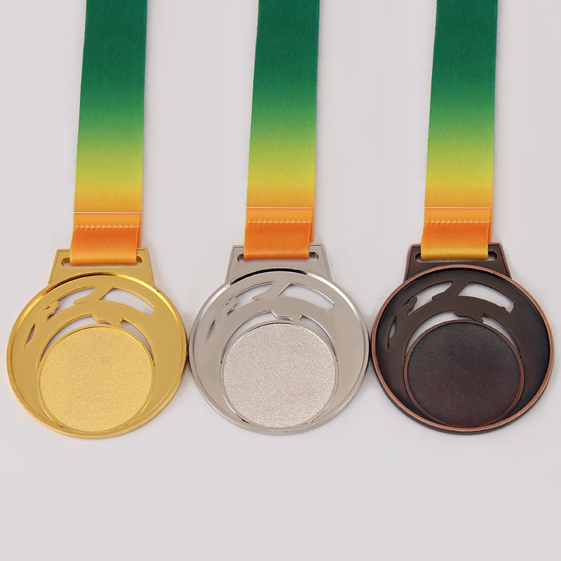 Hollowed-out MEDALS for football and basketball sports events, custom-made sports event souvenirs, MEDALS with logos printed on them Application Scenario