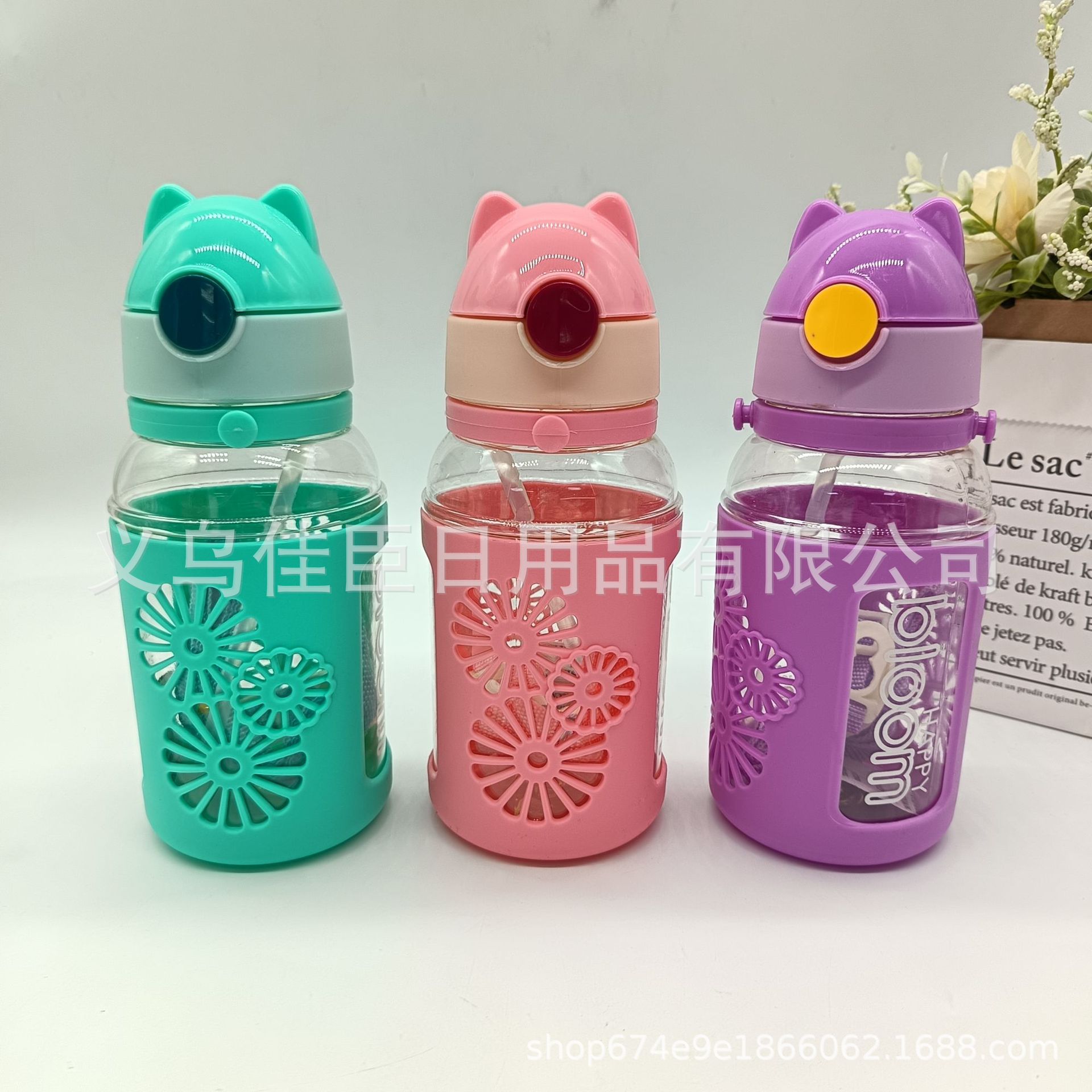 Creative water cups for export, folding straw LIDS, hand-held square water cups, heat insulation covers, outdoor sports water bottles, student space Specification drawing