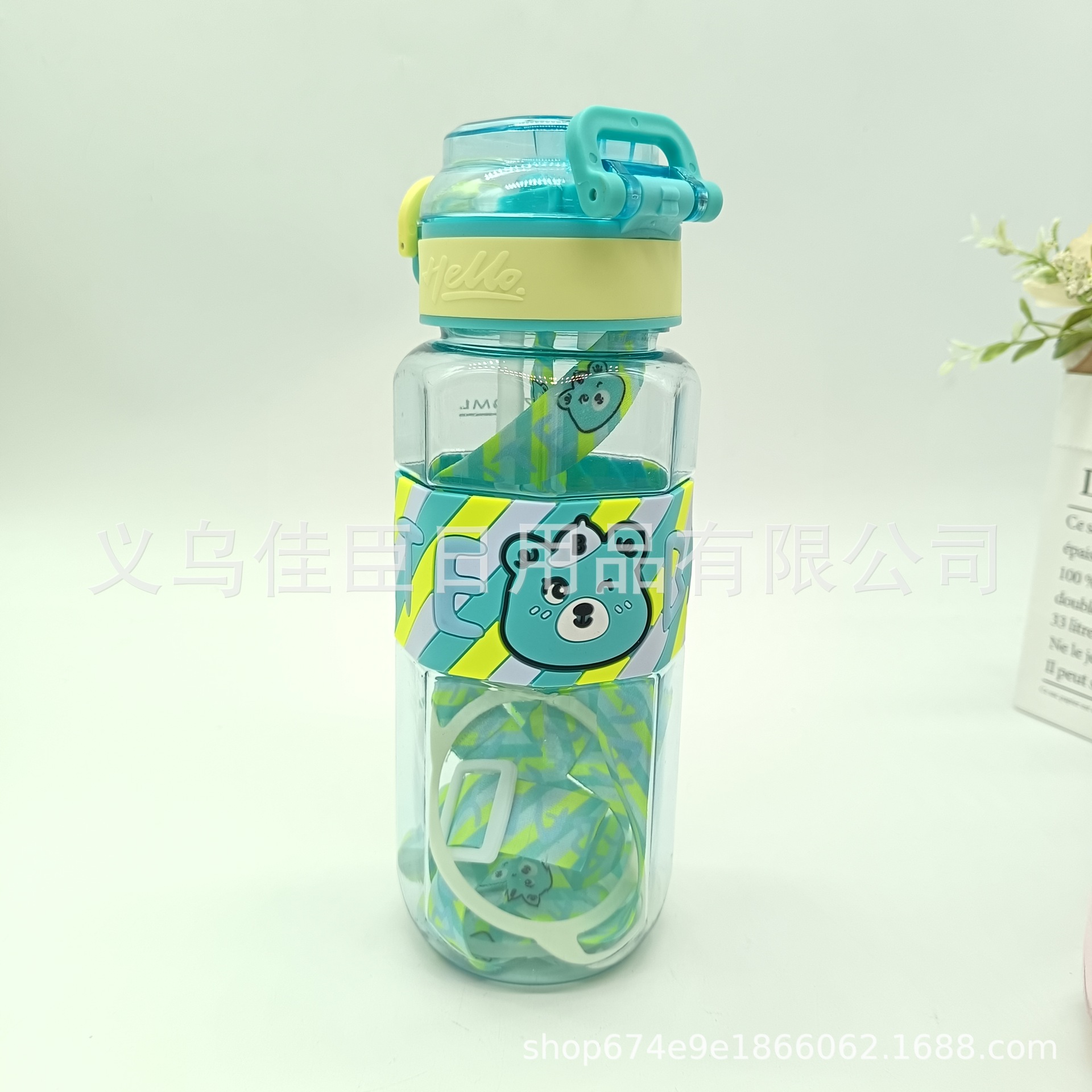 Amazon's best-selling bear octagonal leather strip space cup with a bouncing lid and a shoulder strap, student and children's sports water bottle and cup Application Scenario