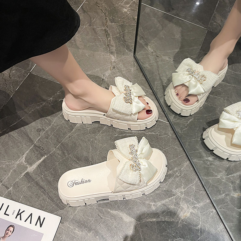 One-piece flip-flops for women's outerwear in summer 2023, thick-soled bow, popular home anti-slip cooling flip-flops for cross-border use Application Scenario