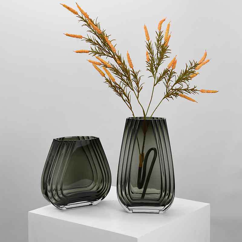 Creative heart-shaped glass vase, simple Nordic home living and dining room vase, flower arrangement, high-end decorative item Application Scenario