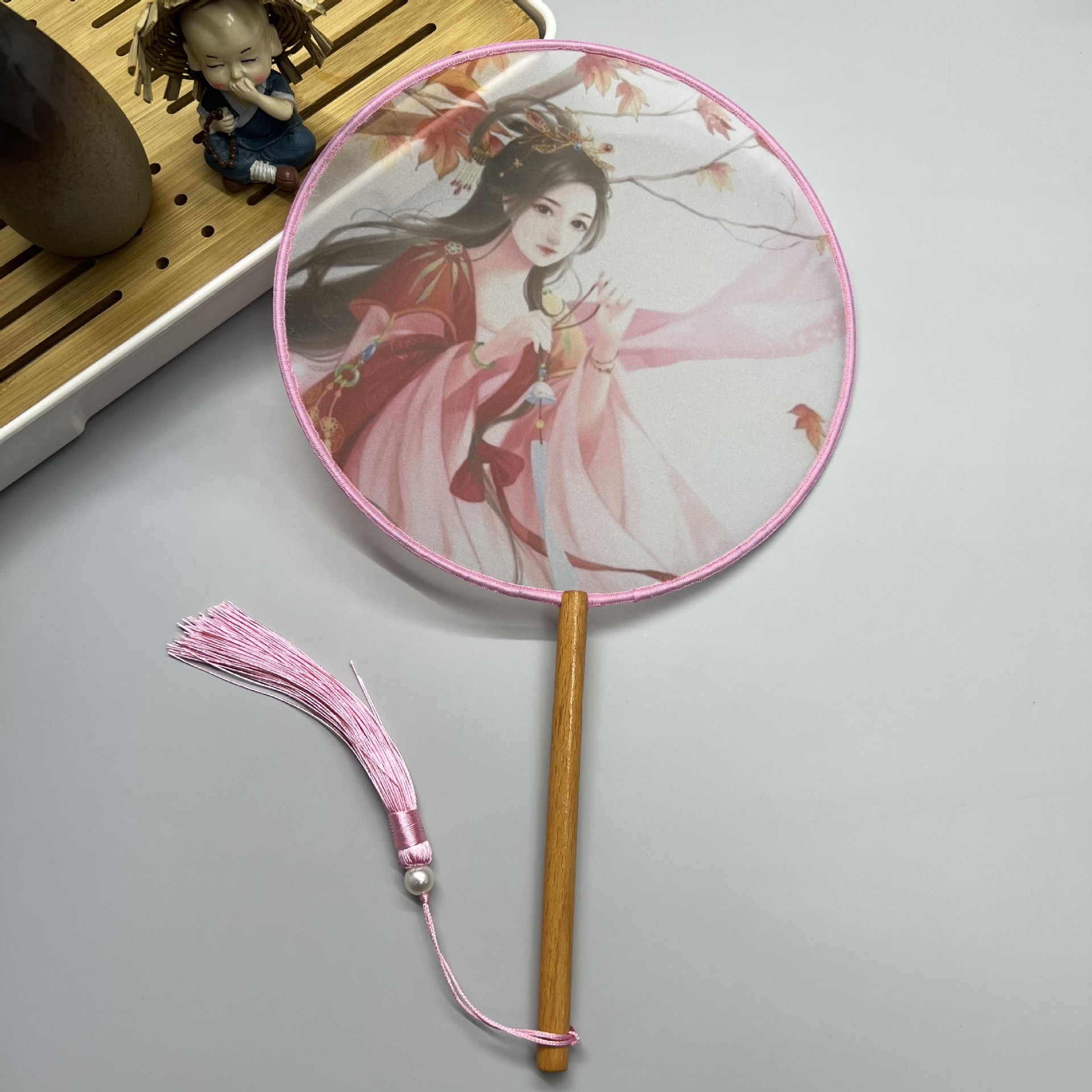 Semi-transparent thousand-mile landscape painting round fan, Children's Day dance fan, ancient-style fan wholesale, Hanfu cheongsam, Chinese-style round fan Application Scenario