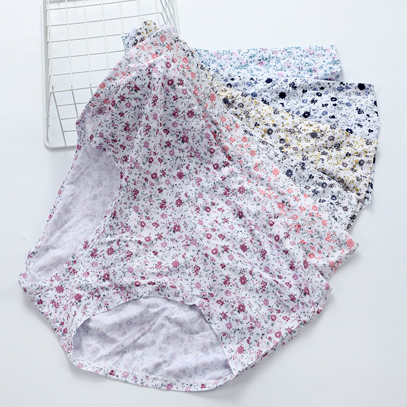 Russian high-waisted women's triangle underpants for middle-aged and elderly people, oversized and plump, loose and comfortable underpants from Eastern Europe details Picture