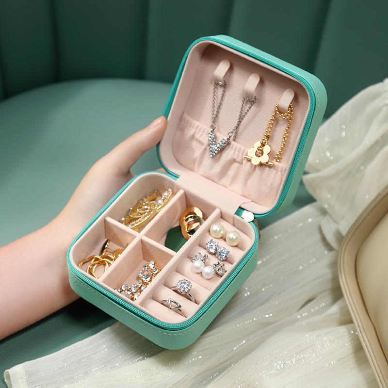 Jewelry boxes, jewelry bags, velvet portable rings, stud boxes, accessories, travel storage boxes, cross-border Amazon foreign trade Specification image