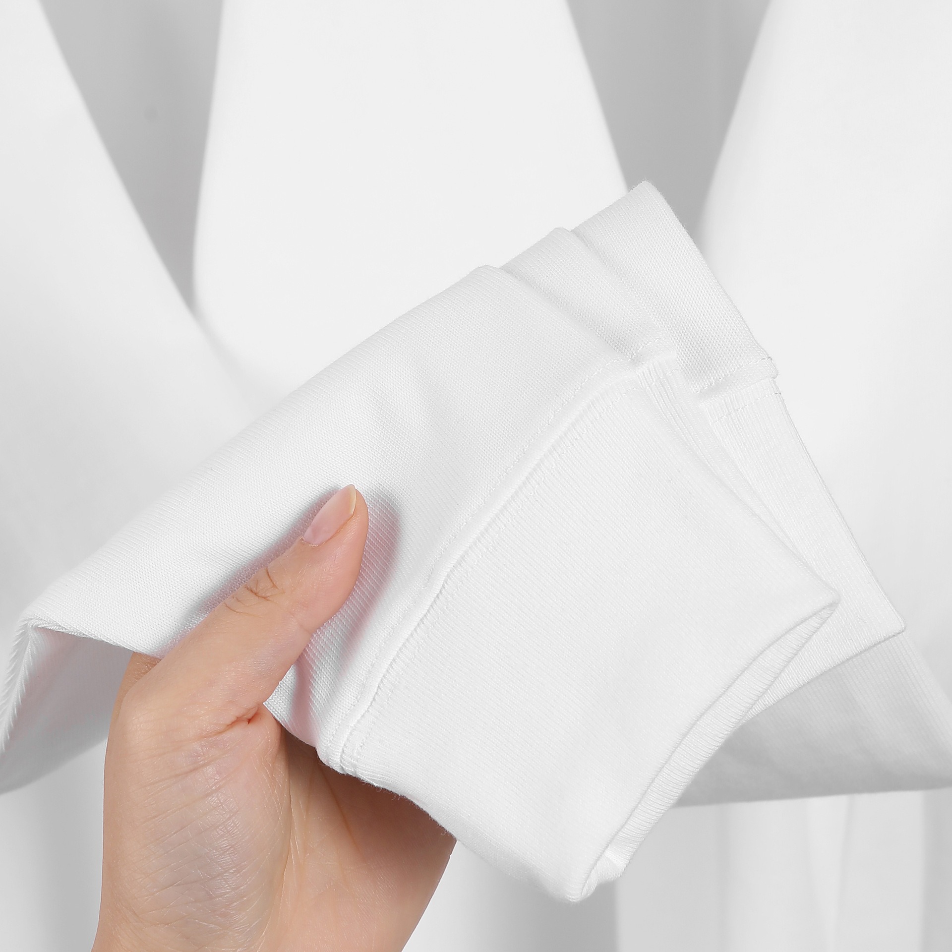 300g brushed pure cotton mid-high neck sweatshirt as a base T-shirt for women's autumn and winter, large-sized loose and long, with a long-sleeved top worn inside Application Scenario