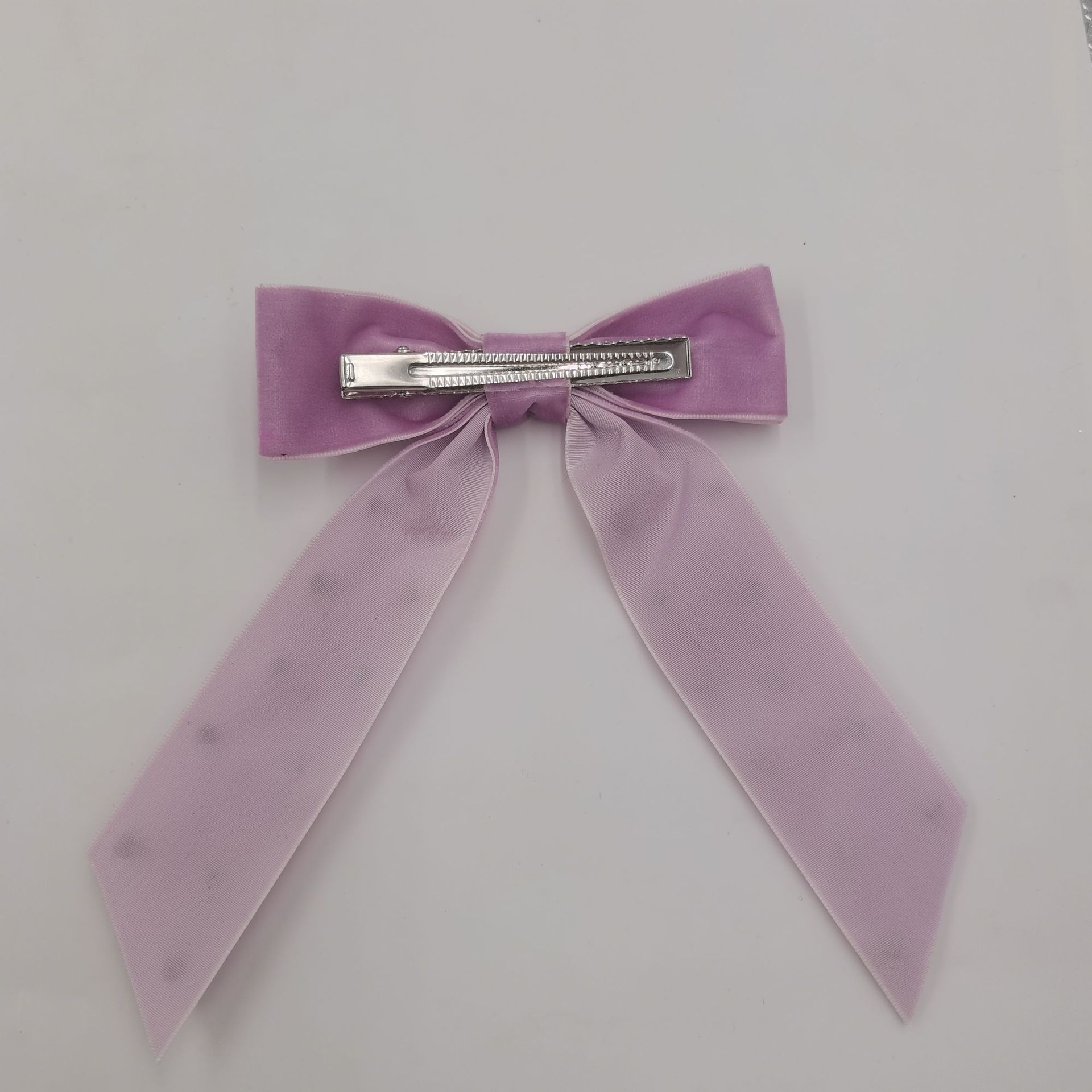 Qiwei Accessories Exclusive Cross-border French Style Hair Clip, Little Chanel style diamond One-byte princess hair accessory for women Application Scenario