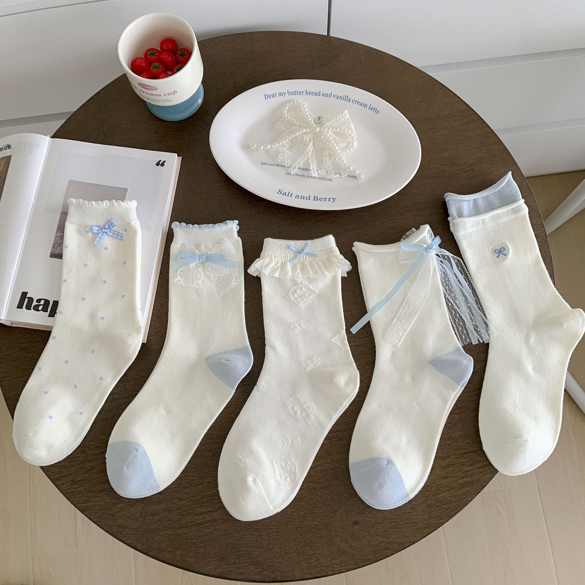 One-piece delivery service for Korean-style bow socks, MiU-style white and blue pile socks for women, new spring and autumn embroidered lace mid-calf socks pic 23