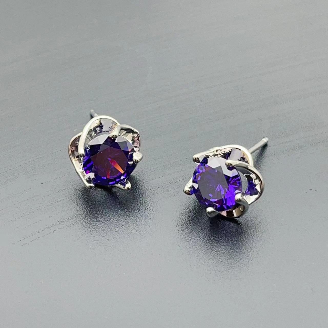 Heart-shaped four-leaf flower, water drop sunflower, zircon stud earrings, women's niche design sense, simple and elegant earrings wholesale supply details Picture