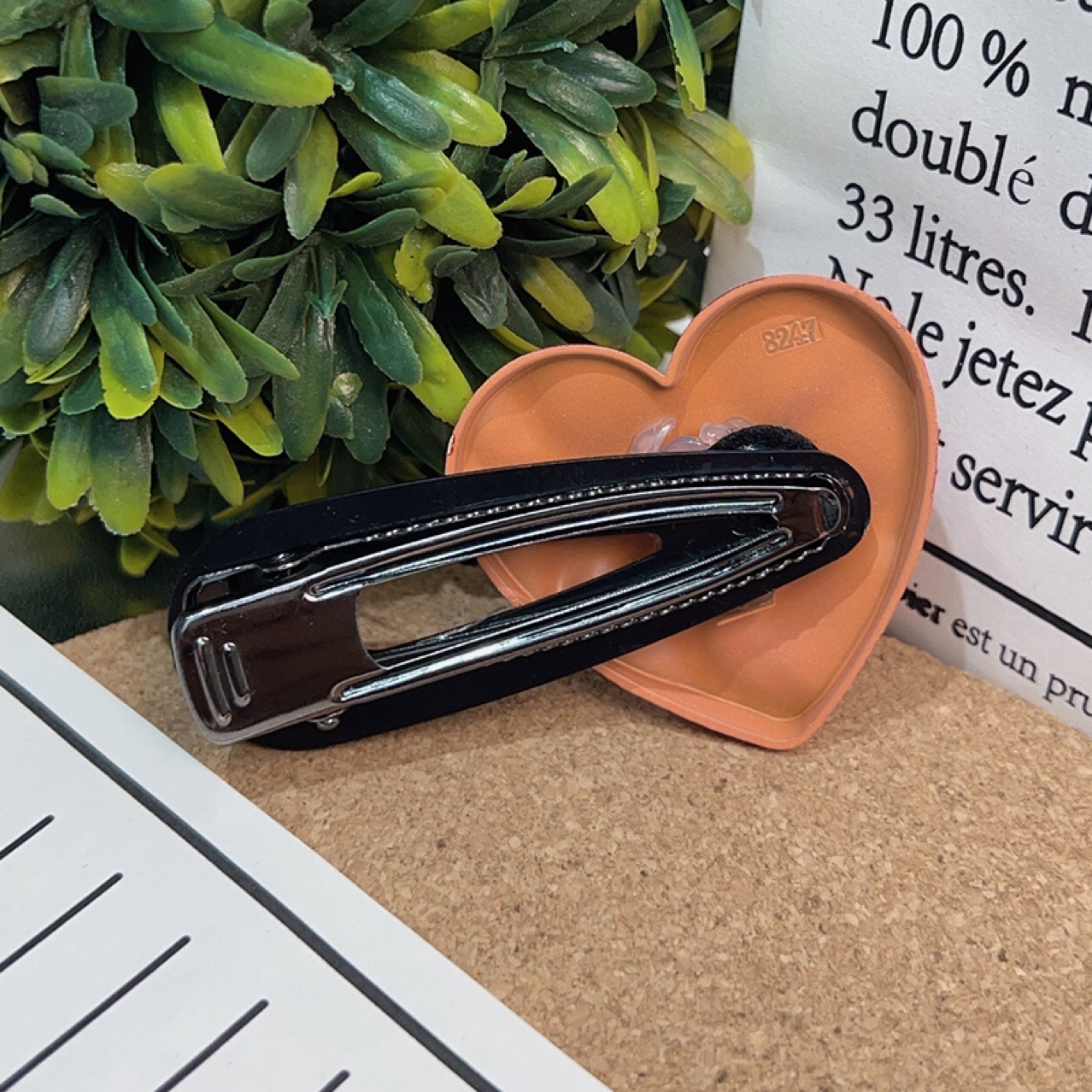 Just love it ~ Asymmetrical heart-shaped duck side fragments 2024 new style bangs hair clip for girls Application Scenario
