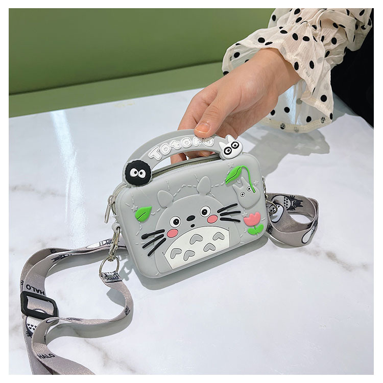 New children's silicone bag crossbody bag, small crossbody bag for boys and girls, cute and fashionable coin purse, trendy children's single-shoulder bag, cartoon silicone bag Application Scenario