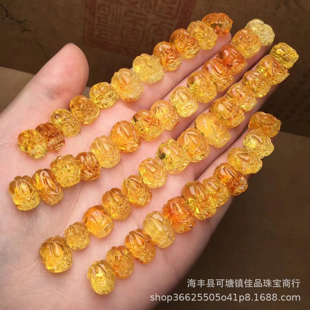 Natural Amber Wax Mini Pixiu Wax Rich Chicken Oil Yellow Carving Three-Dimensional Shape Full Factory Direct Sales details Picture