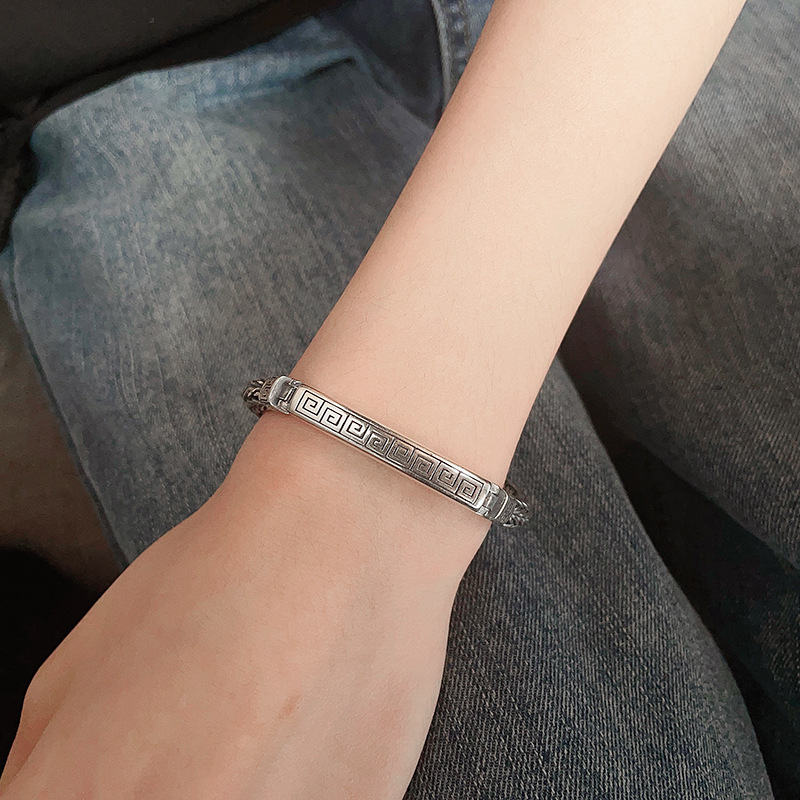 Yunchaoxuan S925 sterling silver retro Chinese trend Han-style Hui character pattern wristband hand-woven personalized men's bracelet Application Scenario