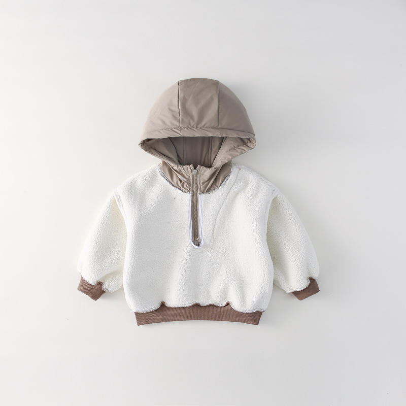 The new children's clothing for the 2024 autumn and winter season features a fleece and thickened hoodie for boys and girls, a Korean-style trendy one-piece fleece pullover Application Scenario