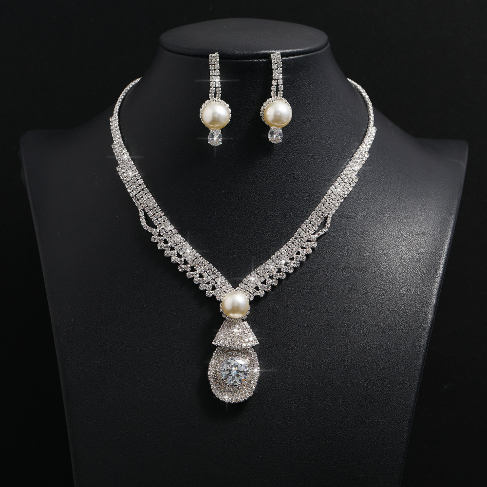 European and American zircon bride necklace earring set pearl pendant small design sense of the best clavicle chain Application Scenario