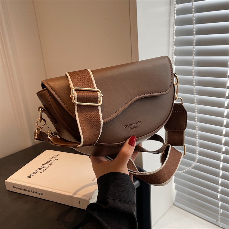 跨境新款简约马鞍包质感单肩包包女流行百搭斜挎包时尚潮流腋下包