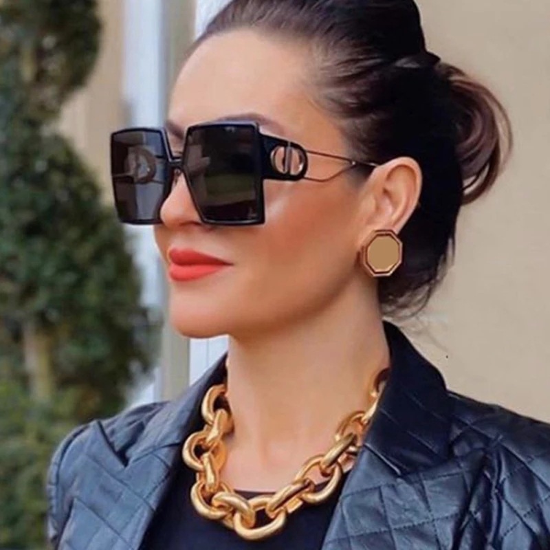 New personalized and fashionable large-framed sunglasses for women's street style and fashion shows are approaching. Colorful glasses are being sold cross-border quickly