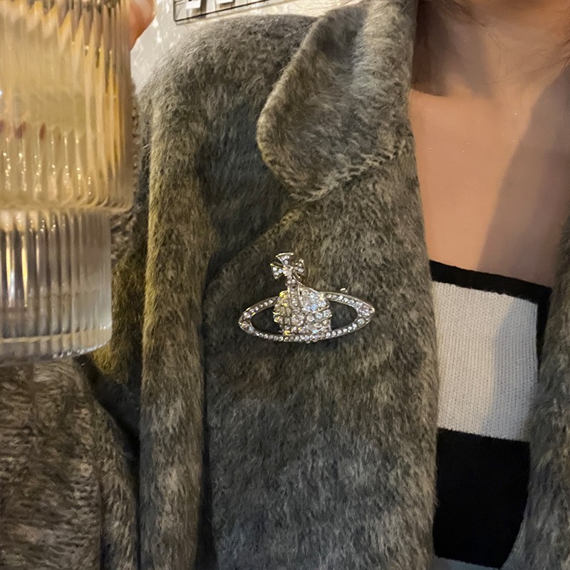 Shining with full diamonds, the same Saturn brooch for women on Instagram, a niche academic style, light luxury, planetary element, versatile clothing and accessory Application Scenario