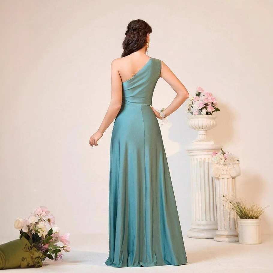 New backless, fashionable and elegant adult evening dress for women's banquets in Europe and America Specification image