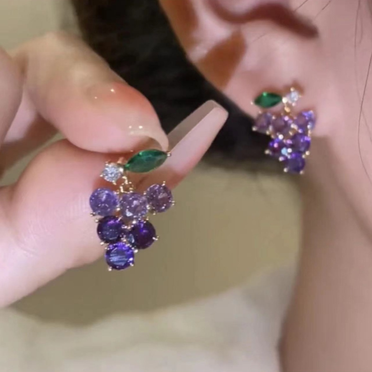 Exquisitos pendientes de uva púrpura fresco y dulce corazón de chica fruta pendientes atmósfera zirconia premium sentido nicho earwear