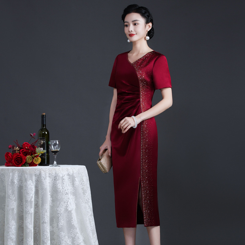 The new elegant cheongsam dress for summer 2024 is fashionable and stylish. It's a wedding dress for mothers and wedding banquets for grandmothers Application Scenario