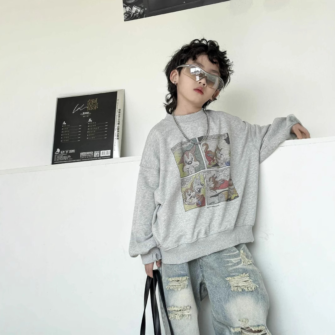 Tracing back to the new children's hoodies for boys and toddlers in the spring of 2025, this Korean-style fashionable and versatile hooded top is cool and trendy Application Scenario