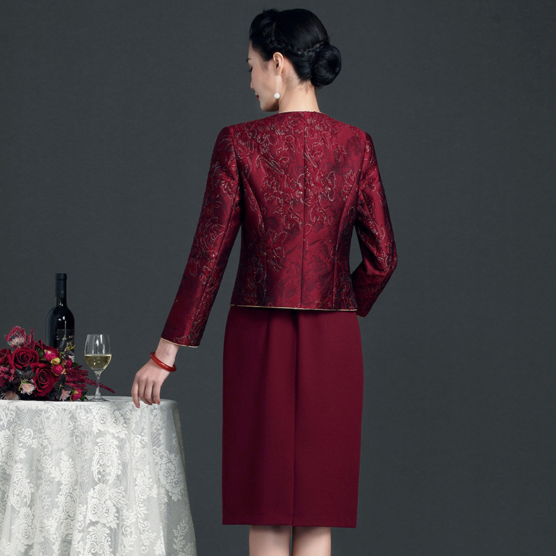 2021 Winter New stylish two-piece set for middle-aged and elderly people, high-end Korean-style round-neck rhinestone dress for mom Application Scenario