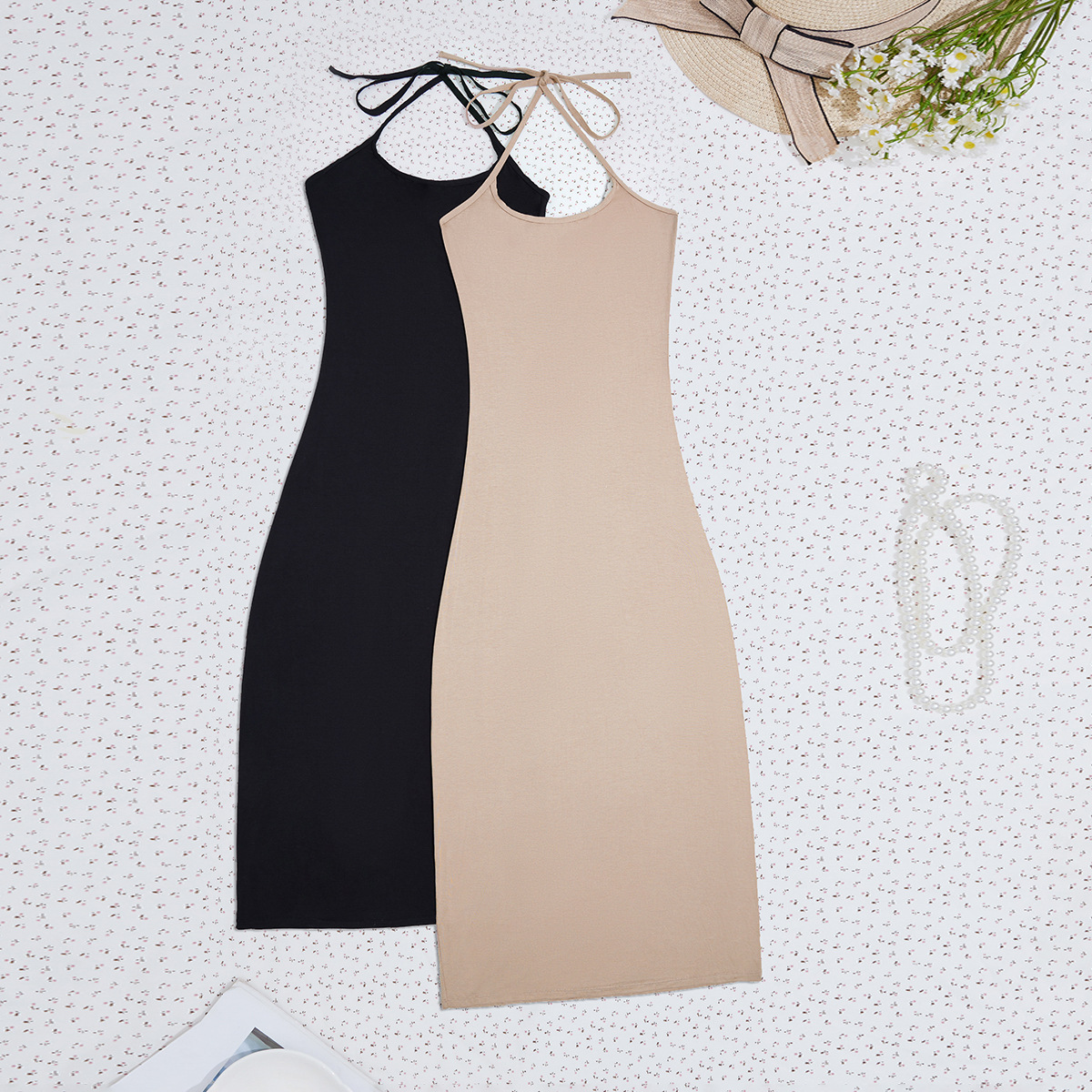 The European and American dress is sexy and pure, with a slimming and form-fitting look. It features a peach-hip halter dress and a high-end women's long dress Item Picture