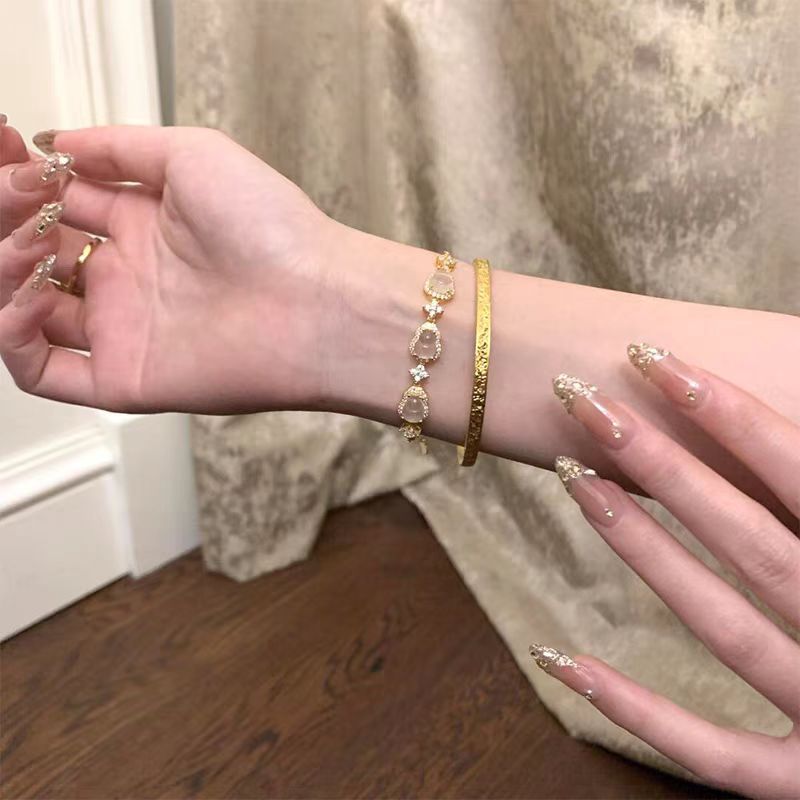 The new Chinese-style clear and transparent gourd-shaped zircon bracelet is a niche, light luxury, and delicate, fashionable, and versatile accessory for women Application Scenario