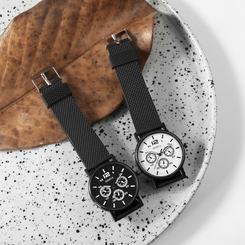 Wholesale manufacturer of 2021 new rubber mesh belt three-eye men's sports watches and business quartz watches, source wholesale mixed batch Application Scenario