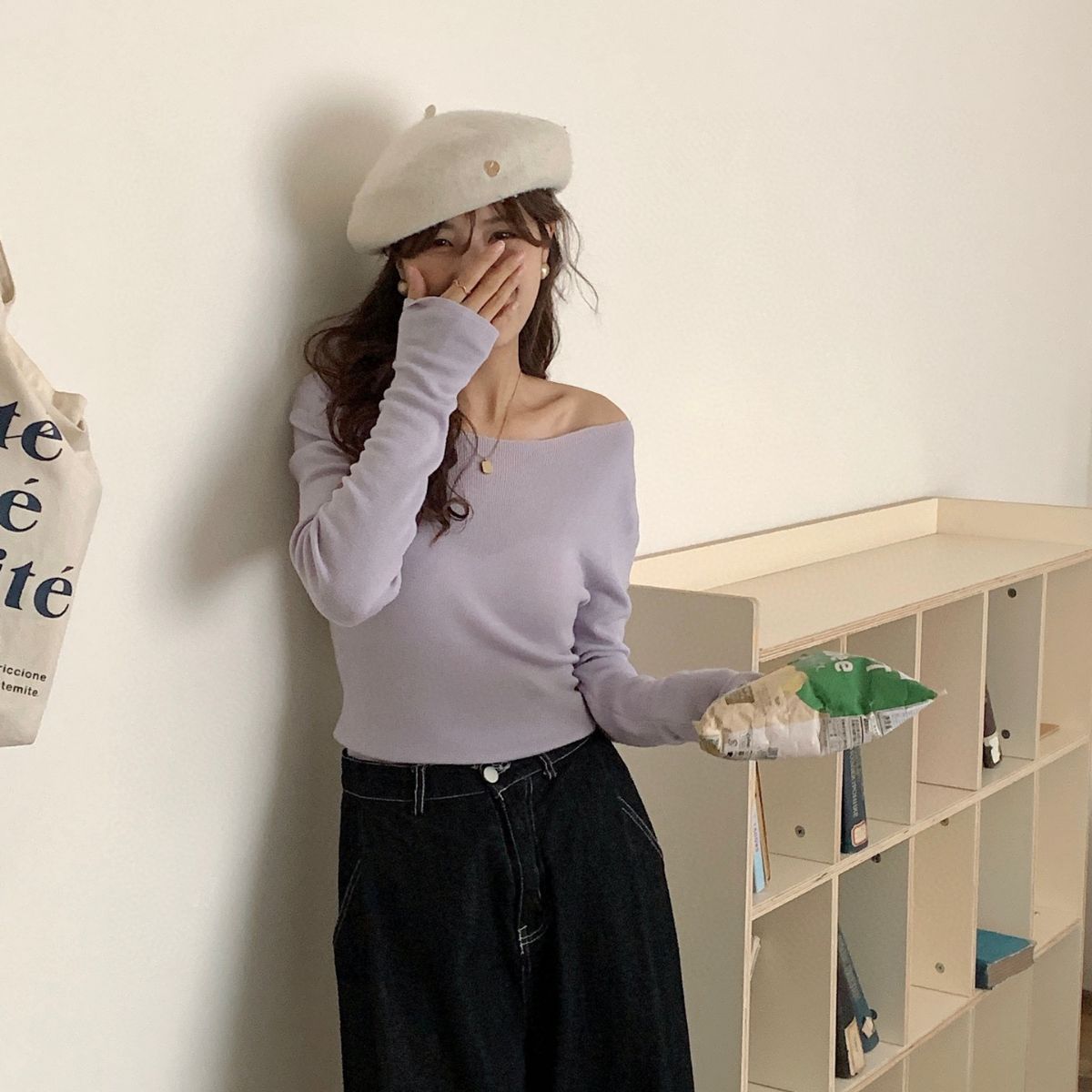 2023 Early Autumn New 33% wool French one-shoulder slim pullover knitted versatile, light and breathable long-sleeved women's T-shirt Application Scenario