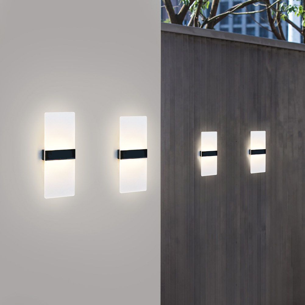 Solar Outdoor Garden Light Double Head Acrylic Wall Light Waterproof Outdoor Light Up And Down Wall Decorative Garden Light Application Scenario