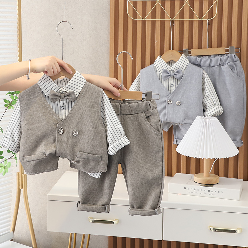 A stylish three-piece set for boys in autumn, cool autumn clothes for babies, and a one-year-old baby's spring and autumn outfit