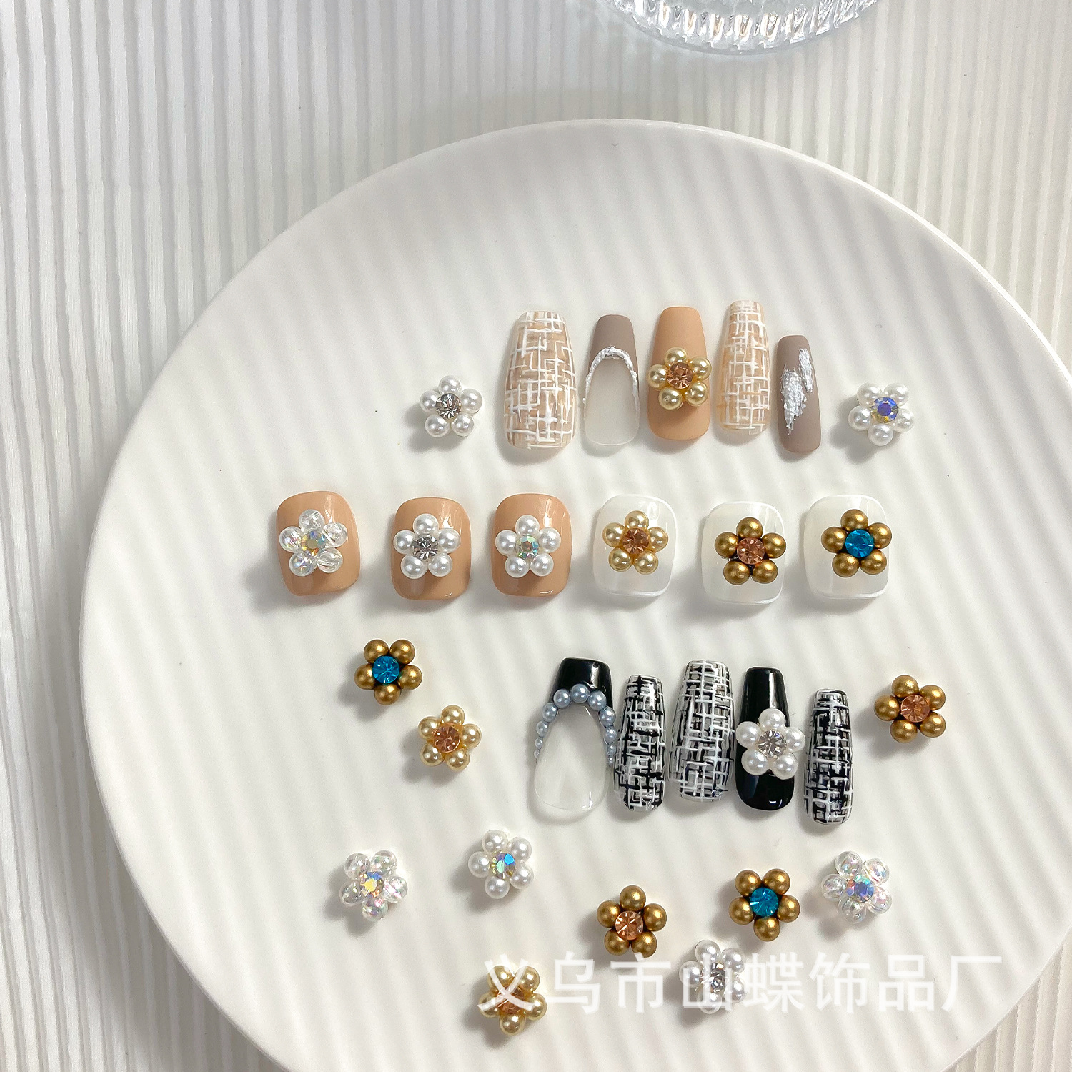 美甲饰品实物图