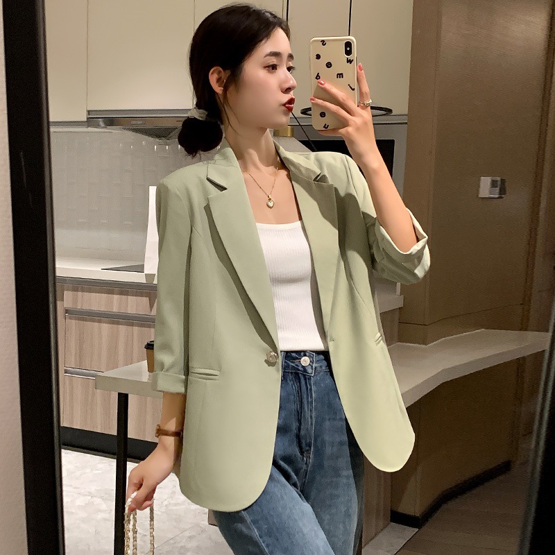 A short three-quarter sleeve small suit jacket for women, a new Spring/Summer 2025 style for petite, casual, waist-cinching and thin suit jacket Application Scenario