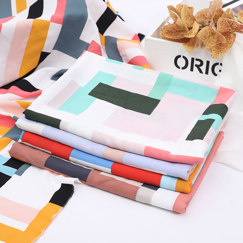 Aliexpress offers wholesale of geometric pattern plain printed fabric and vertical striped clothing fabric in stock Application Scenario