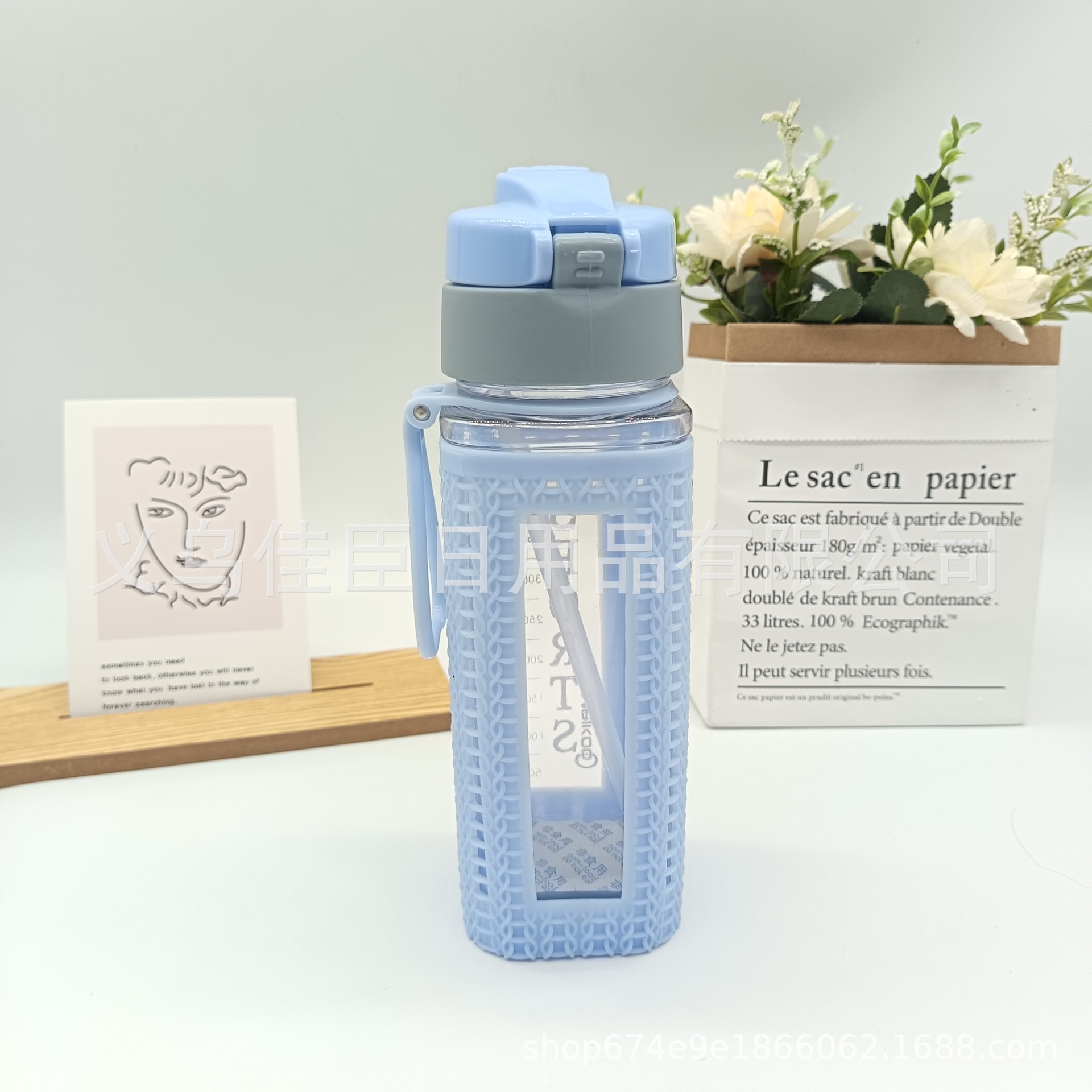 Amazon's best-selling sports water bottle, student large-capacity straw cup, pop-up lid, men and women hand in hand to take out the space cup details Picture