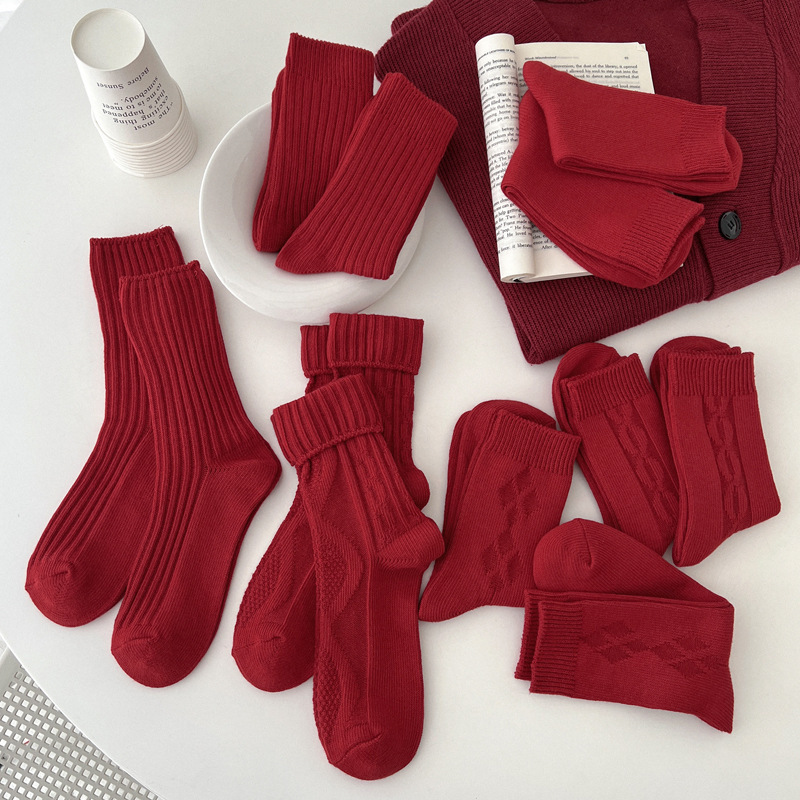 冬季大红袜新年袜本命年大红色竖条纹麻花纹纯色棉袜女袜中筒袜子图