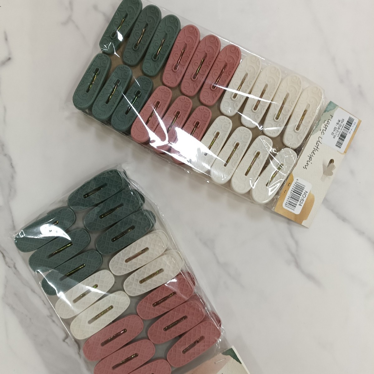 Windproof clips, underwear and sock clips, wholesale clothes drying clips, multi-functional portable clothes drying, traceless plastic clothes hangers details Picture