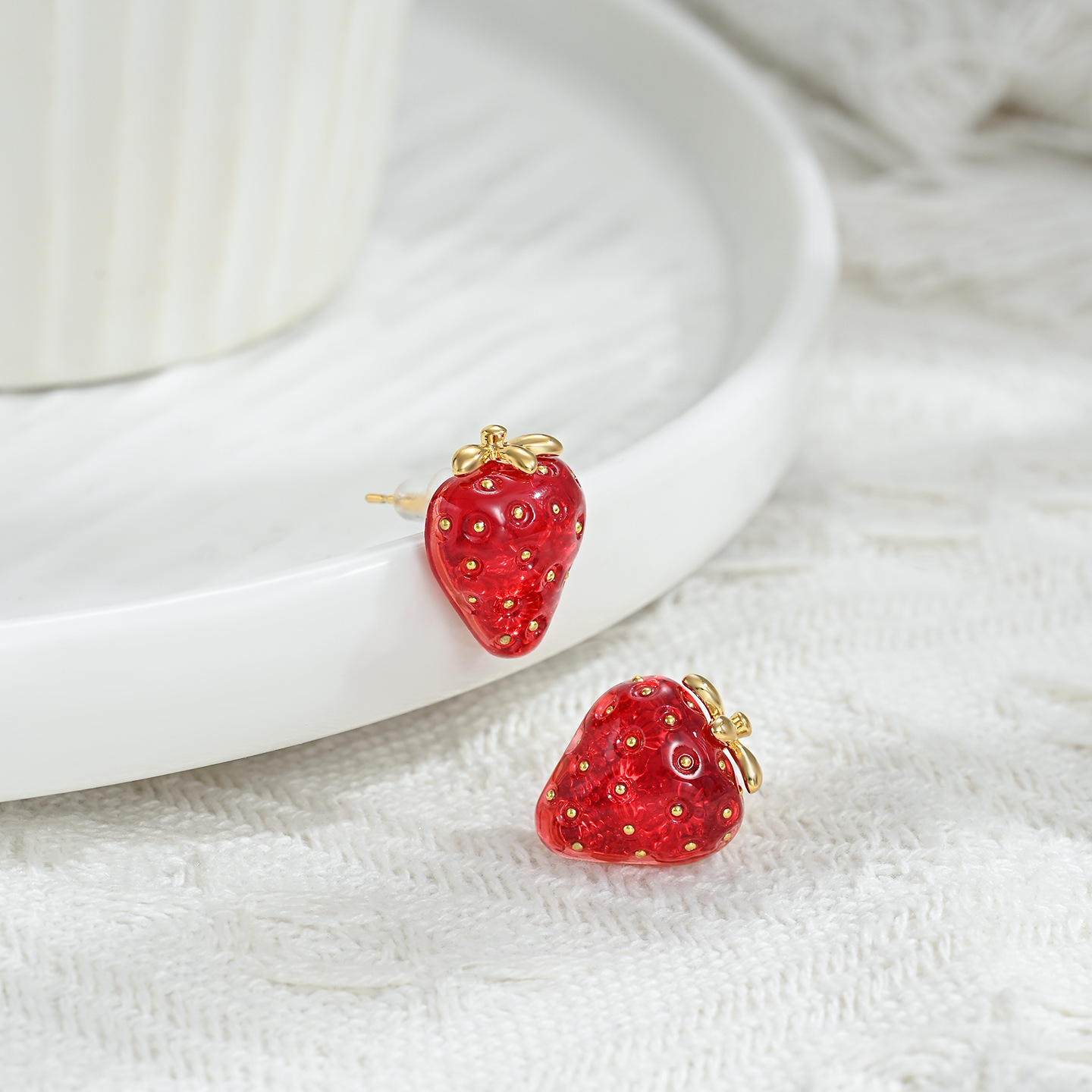 Spring and Summer new French retro chanel-style red strawberry fashionable, elegant and individual new chanel-style earrings and earrings Application Scenario